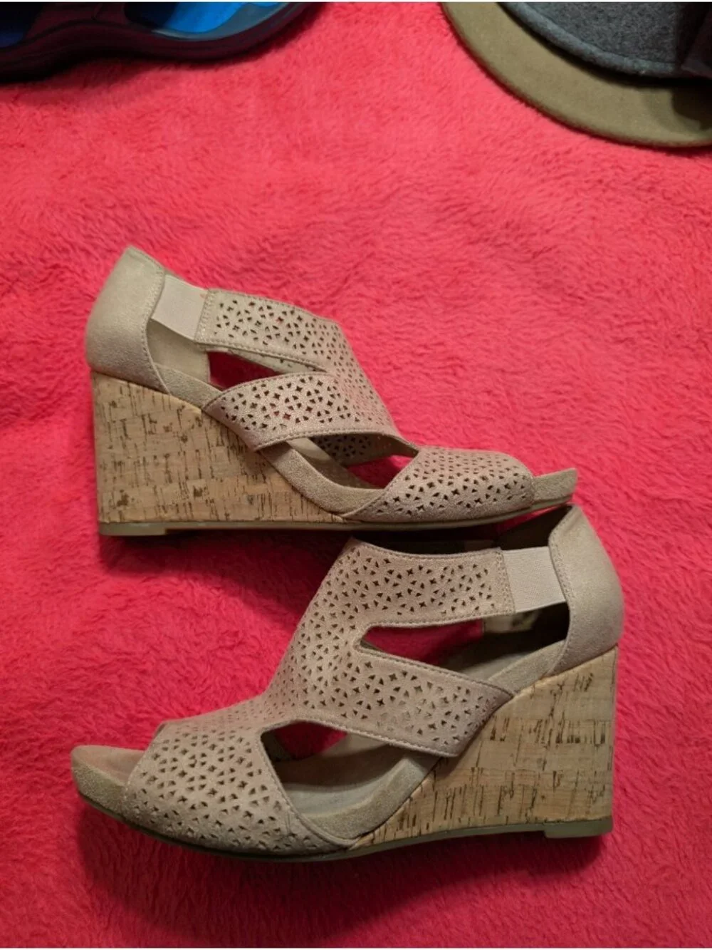 LifeStride Heidi Wedge Sandals Womens 9M Beige Laser Cut Cork Heel Soft System